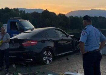 Nga “Rruga e Kosovarëve” përfundoi te Diga e Liqenit, ja kush është shoferi i BMW