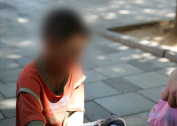 Shfrytëzonin për të lypur 2 fëmijë 1 dhe 5 vjeç, merren në hetim 2 gra në Shkodër