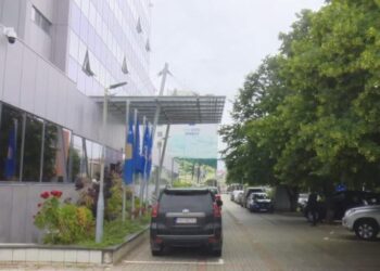 Zgjedhjet e reja në Veri, Kosova bën lëvizjen e minutës së fundit: Shkarkimi i kryekomunarëve, me peticion