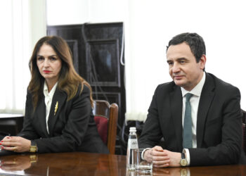 Tjetër skandal për qeverinë “Kurti”, prish marrëveshjen e librave falas në shkolla