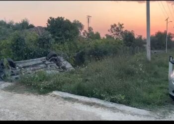 Pakujdesia/ Aksident në aksin Fier-Seman, makina del nga rruga dhe përfundon në kanal, plagoset shoferi