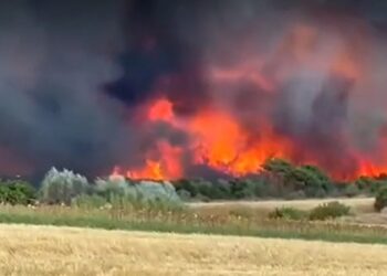 Zjarr i madh në Aleksandropoli të Greqisë