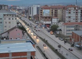Emri/ Ngjarja e rëndë: I riu shqiptar hedh nga dritarja e katit të 6 argjentinasen, e reja vdes në vend