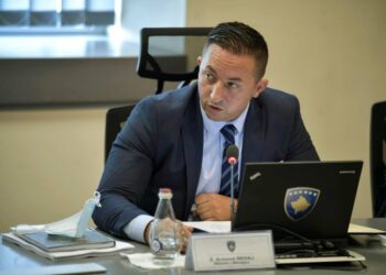 Përplasjet me Kurtin shkak për dorëheqjen? Ish-ministri i Mbrojtjes sqaron situatën përmes një postimi publik