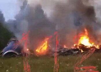 VIDEO/ U përplas pranë Moskës, rrënojat e avionit ku udhëtonte Prigozhin përfshihen nga flakët