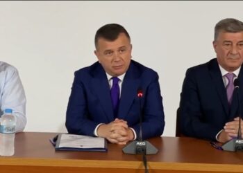 Ndërtime pa leje në Ksamil, Balla vizitë urgjente në Sarandë: Të ruajmë ‘Maldivet e Europës’. Krimi mjedisor, i patolerueshëm