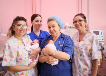 Binjakët prematurë fitojnë betejën me jetën në maternitetin “Mbretëresha Geraldinë”