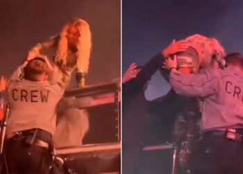 VIDEO/ Ndihmon Beyoncé të zbresë nga skena, por roja i sigurisë kapet duke e prekur këngëtaren e famshme nga të pasmet