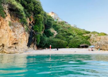 ANSA boton raportin: Çmimet, 248 % më shtrenjtë në Itali. Ja pse Shqipëria është “pushtuar” nga turistët italianë