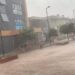 FOTO/ “Tërbohet” moti në mes të gushtit: Stuhi ere dhe rebesh shiu në Bulqizë, përmbyten disa nga rrugët e qytetit