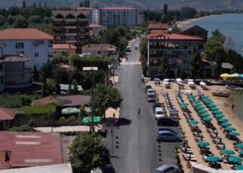 Tushemishtit i rikthehen pushuesit/ Përfundon asfaltimi i rrugës që të çon në fshatin turistik