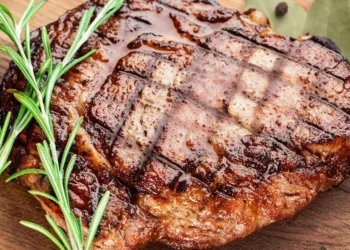 Njihemi si popull që konsumojmë shumë mish, por jemi të fundit në Europë: 39 kg në vit për person