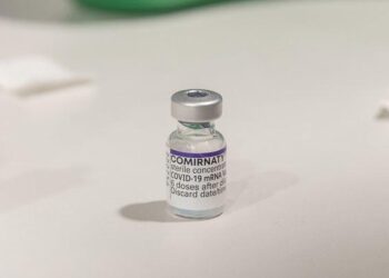 COVID përhapet me shpejtësi në SHBA e Britani, simptomat e shfaqjes së variantit EG.5