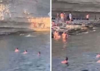 VIDEO/ Të gjithë po e duartrokisnin, shqiptari hidhet nga shkëmbinjtë në det, por e pëson keq