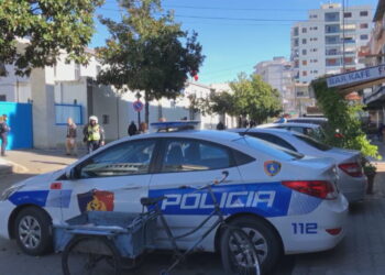 Dhunoi bashkëshorten dhe dëmtoi makinën e dhëndrit, e pëson keq 53-vjeçari në Elbasan