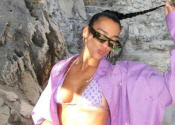 FOTOT/ Dua Lipa nuk ‘shkulet’ nga bregdeti shqiptar, ka gjetur qetësinë në Ksamil