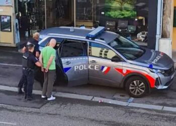 Mbante peng gruan dhe e torturonte prej 12 vitesh, zbulohet rasti i frikshëm: Policia arreston bashkëshortin. Ja çfarë pretendon 55-vjeçari