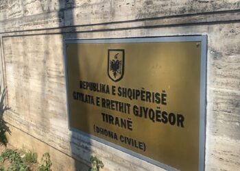 U arrestua në Tiranë, arrest në burg për 28-vjeçarin polak të akuzuar për tentativë vrasje