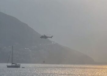 Zjarr në Qeparo, era e fortë e vështirëson punën për fikjen nga ajri