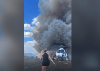 VIDEO/ Helikopteri futet mes flakëve për të shpëtuar tre alpinistët: Unë mund të kisha vdekur
