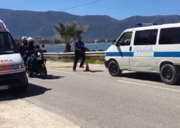 Himarë/ Dy të mitur lëndohen pasi u hodhën nga një shkëmb në det, një prej tyre transportohet drejt Tiranës
