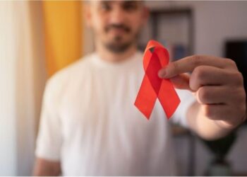 Shërohet personi i gjashtë me HIV, pas transplantit të palcës kockore