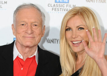 Dobësitë në shtrat, e veja e Hugh Hefner nxjerr “të palarat”: Merrte viagra me shumicë! Preferonte që të…
