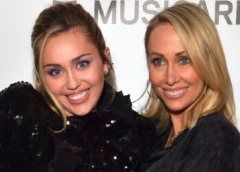 Mamaja e Miley Cyrus martohet me aktorin e “Prison Break”, foto nga ceremonia në Malibu
