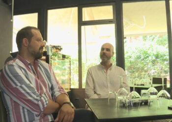 Italianët, jo vetëm për pushime: Erdhën si turistë, por qëndruan në Tiranë dhe hapën një bar