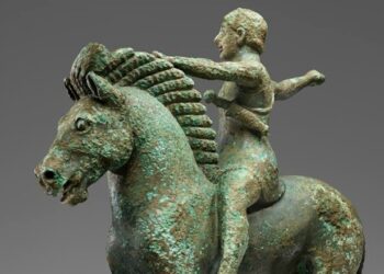 Statuja 2500 vjeçare e ‘Kalorësit nga Babunja’, u gjet në Lushnje, u ekspozua në Amerikë/ Braçe: Qeveria të sigurojë fond për gërmimet…!