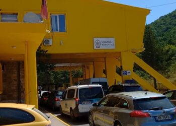 Fluks në Kapshticë e Qafë Thanë, në katër ditë kaluan kufirin rreth 40 mijë shtetas