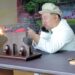 Kim Jong Un shfaqet në foto duke qëlluar me armë