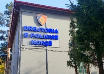 Korçë/ Kërcënuan djalin dhe babanë, arrestohet 24-vjeçari, dy vëllezërit ende në kërkim