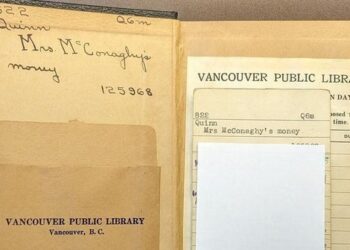 E rrallë/ Kthejnë librin në Bibliotekë pas 86 vitesh, i shpëtojnë gjobës
