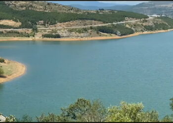 Thatësira e korrikut, bie niveli i ujit në basenin e hidrocentralit të Fierzës