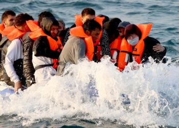 Mediat britanike publikojnë numrin e shqiptarëve që kanë mbërritën me gomone në janar-korrik