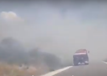 Përflaket Vlora/ Zjarr në afërsi të fshatit Nartë pranë depos së naftës dhe një pike karburanti