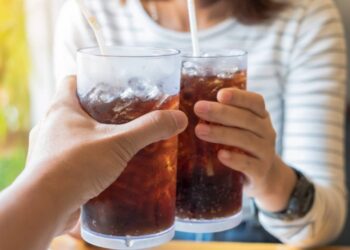 Studimi i Harvardit: Rreziku që na kanoset nëse konsumojmë rregullisht pije freskuese