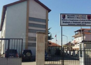 Emri/ E mitura ngre në këmbë policinë e Pogradecit: Mamaja ime është zhdukur…!