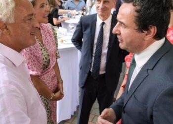 Prindërit e Rita Orës me Albin Kurtin në Prishtinë, arsyeja që i bëri bashkë