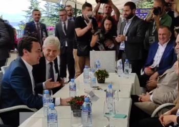 “Kritika e mospajtime…”/ Kurti në Tetovë pyetet për raportet me Ahmetin e Ramën: Është mirë që të mos pritet mbledhja e…!