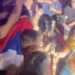 I bëri ‘gjëmen’/ I dha flamurin serb Rita Orës në koncert, i riu: E mori sepse edhe ajo e di që Kosova është Serbi