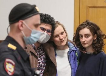 “S’më lanë të hyja në Serbi”/ Gazetarja ruse: Më ndaluan për 40 orë në aeroport, përjetova një sulm paniku para policëve kur më dërguan në qeli