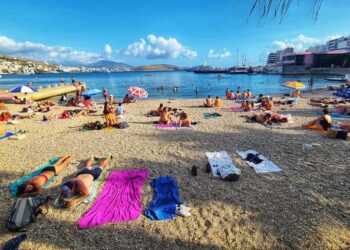 “Si njëherë e një kohë kur nuk ziheshim për…”/ Rama publikon foton nga plazhi i Sarandës