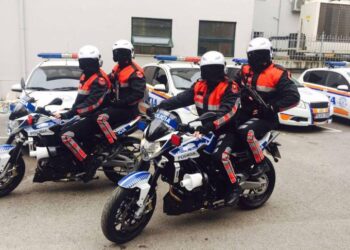 U përplasën me makinën me italianë, aksidentohet motori i “Shqiponjave” në Sarandë. Një polic i plagosur