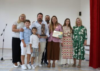 Somalieri më i mirë në botë merr titullin ‘Qytetar nderi’ në Dimal për promovimin e verërave shqiptare