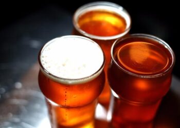 “Kërcasin” gjobat/ Stambolli ndalon alkoolin në plazhe e parqe, plas zemërimi në rrjet: U aplikua ligji islamik Sharia