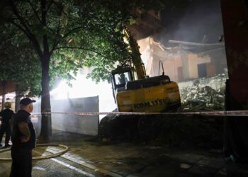Punimet për Teatrin e ri, shembet ish-godina e Drejtorisë së Burgjeve, Veliaj: Liron hyrjen në kantier
