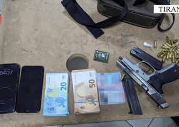 Lëvizte me pistoletë, arrestohet 44-vjeçari. I sekuestrohen 6 mijë euro, kokainë, dhe ID false