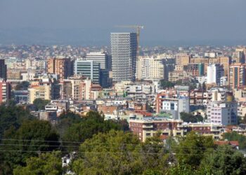 Apartamente e vila me qira ditore/ Biznesi i shqiptarëve që po lulëzon nga viti në vit